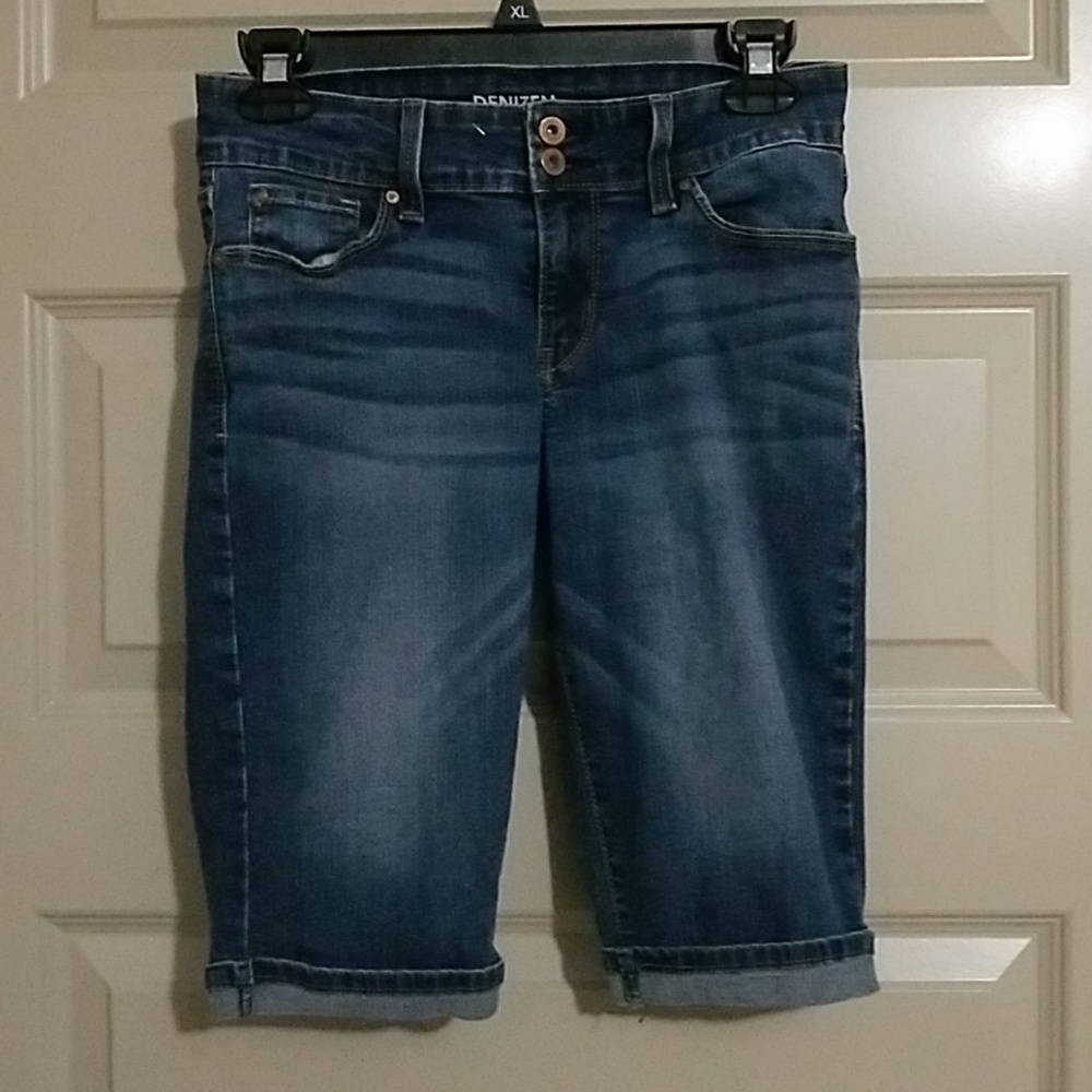 Denizen from Levi's modern skinny shorts